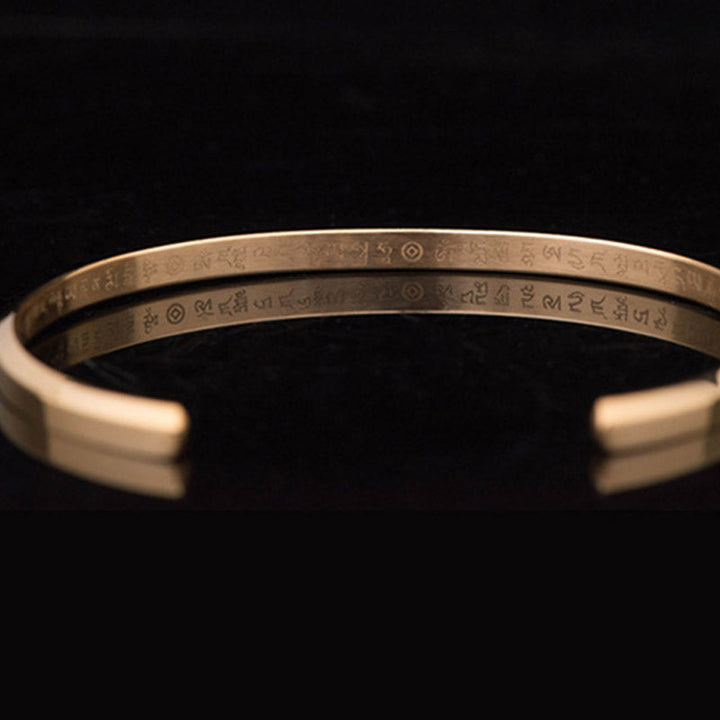 Armband – Schutz & Segen mit Sanskritsymbolen, goldfarben, offenes Design