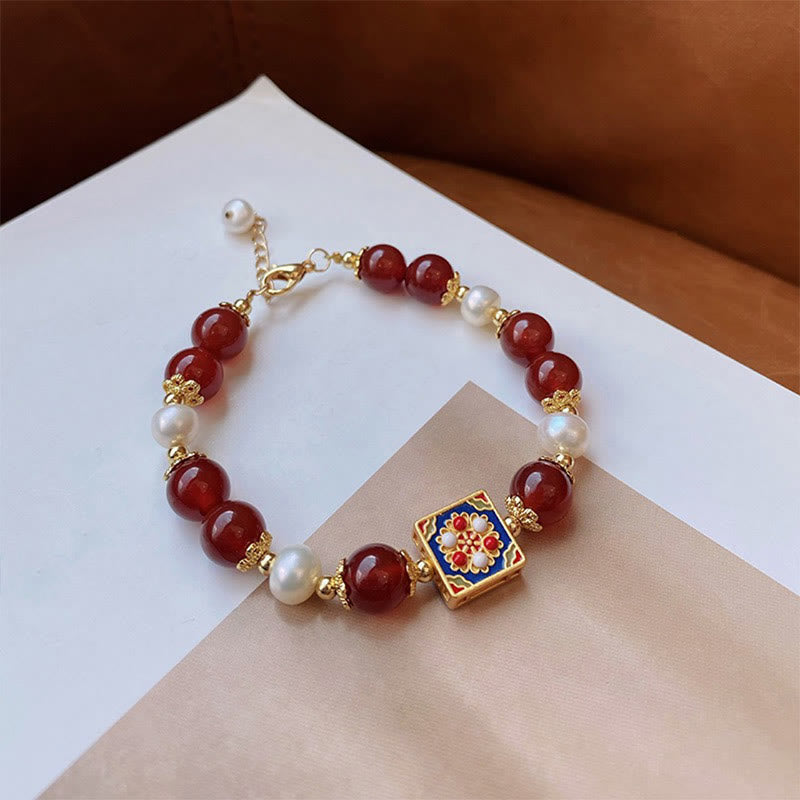 Armband Roter Achat Perle mit goldenem Ornament Charm elegant.