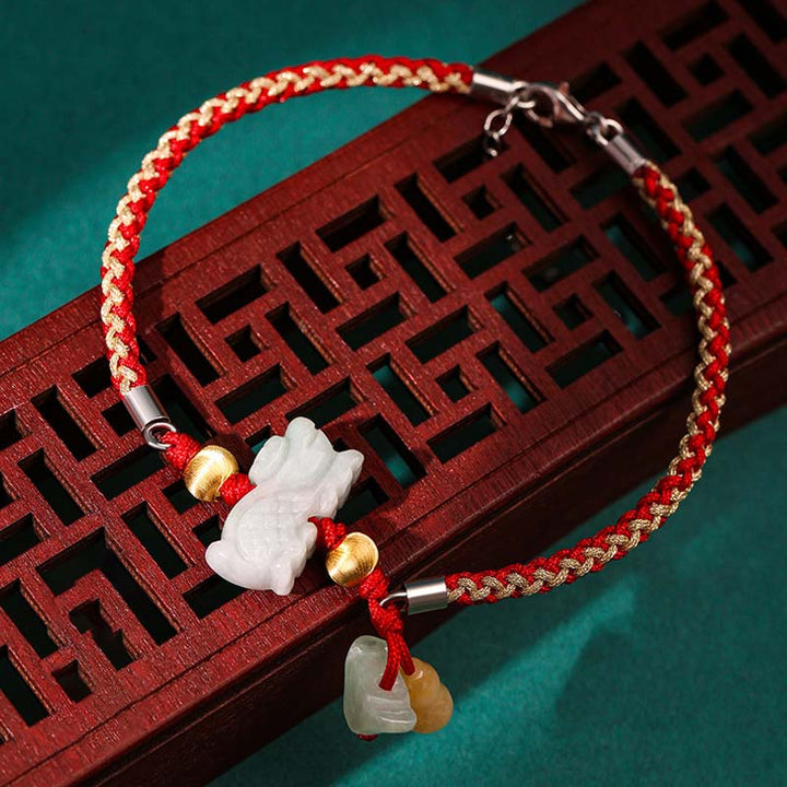 Rotes Armband Jade Chinesisches Tierkreis Wohlstand Energie elegant getragen