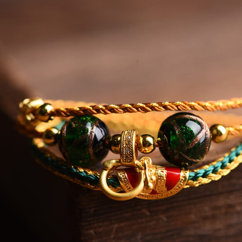 Grüner Turmalin Armband – Heilung & Stärke mit Goldfassung elegantly styled