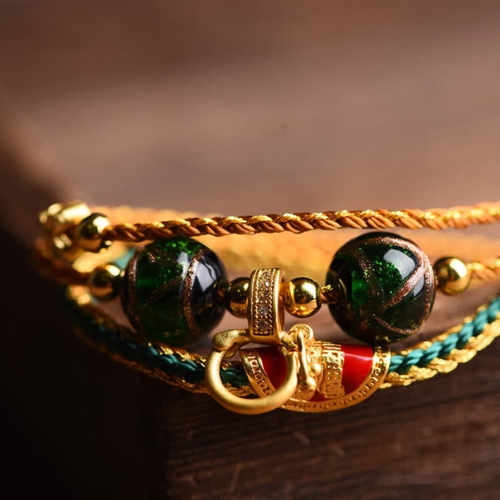 Grüner Turmalin Armband – Heilung & Stärke mit Goldfassung elegantly styled
