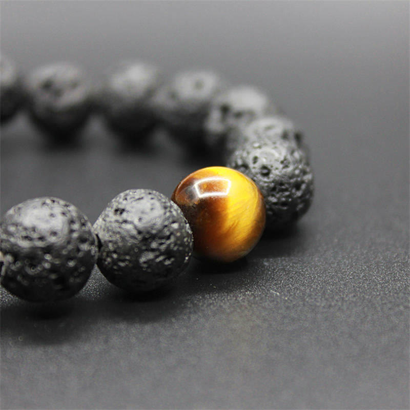 Tigerauge Armband mit goldener Kugel und schwarzen Lavastein Perlen Heilung.
