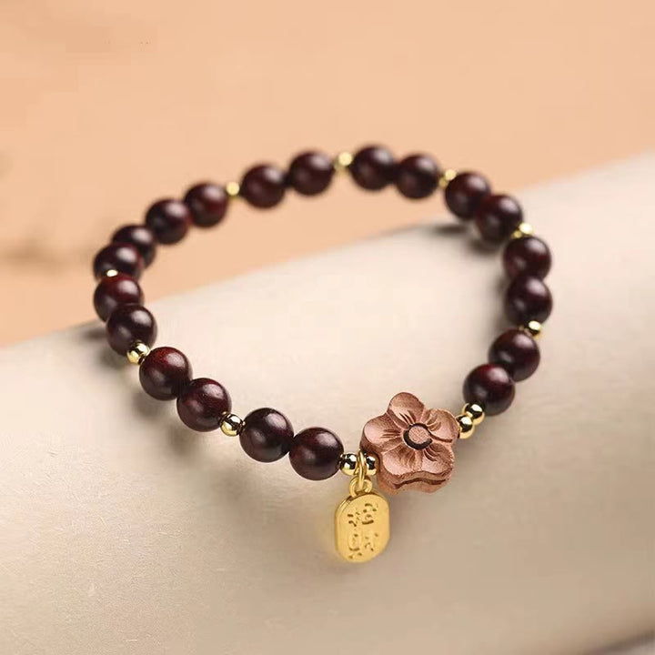Armband Sandelholz Pfirsichblüte – Schutz braune Perlen goldene Akzente elegant