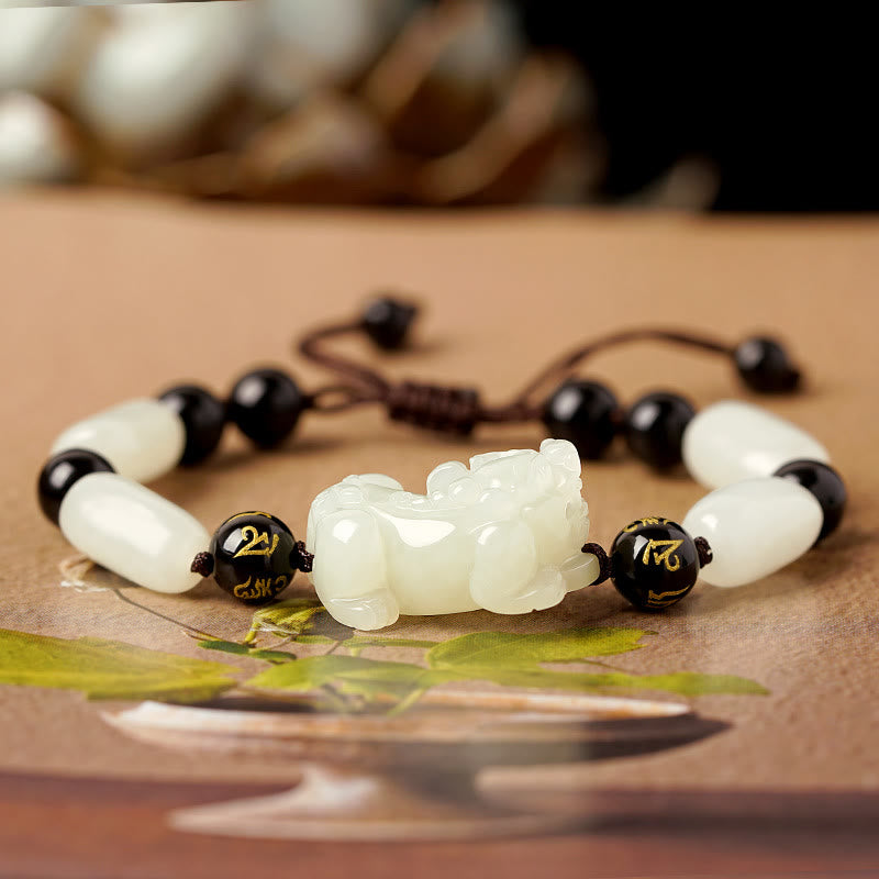 Armband Weiße Jade Pixiu – Wohlstand mit schwarzen Perlen elegant