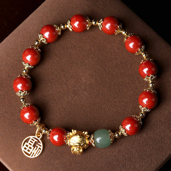 Rotes Zinnober Armband mit Pixiu Charm und Jade Stein.