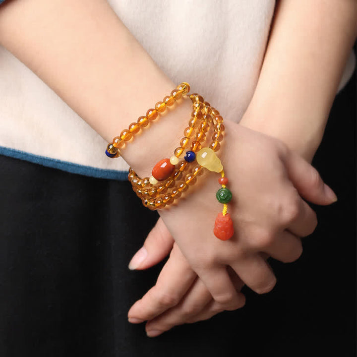 Armband Roter Achat Citrin Pixiu am Handgelenk getragen Schutz Frieden