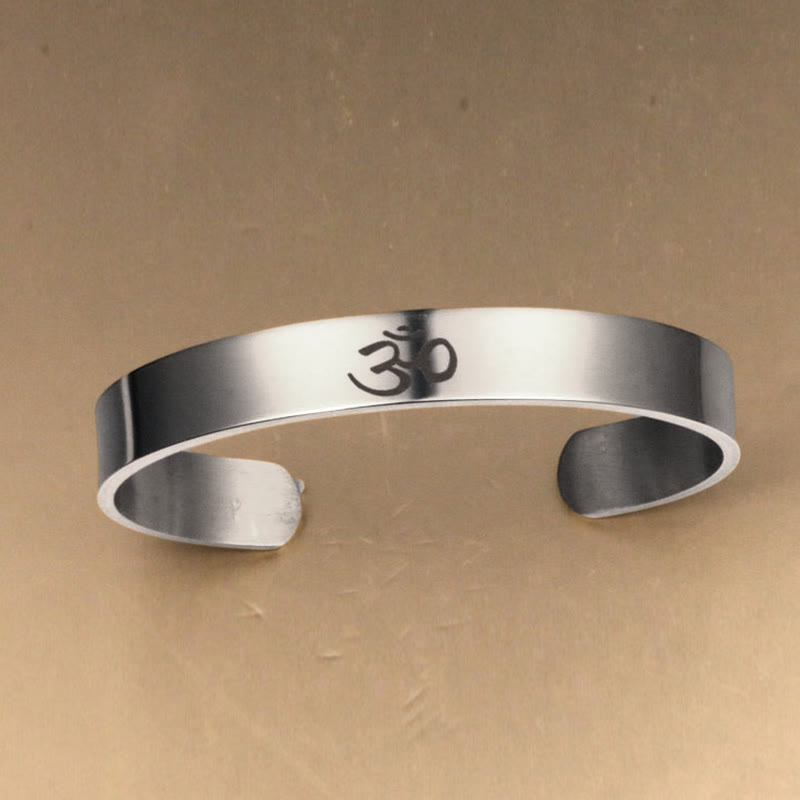 Silbernes Armband Tibet OM Symbol Mindfulness Cuff Armreif