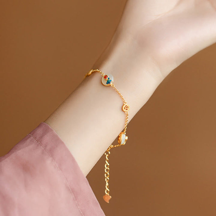 Goldenes Armband Jade Glückswolken – Glück am Handgelenk getragen elegant