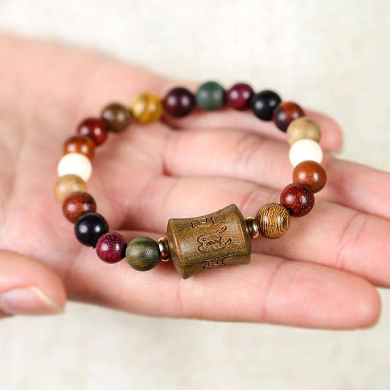 Armband Sandelholz Om Mani Padme Hum Schutz mehrfarbige Perlen Hand