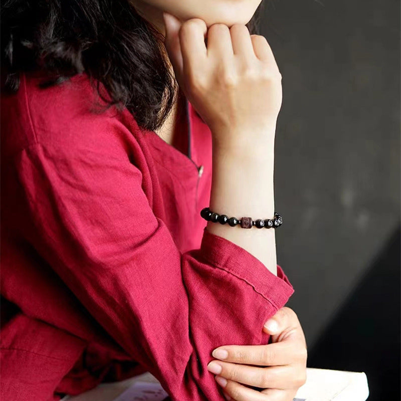 Armband Obsidian Om Mani Padme Hum Heilung schwarze Perlen Handgelenk getragen