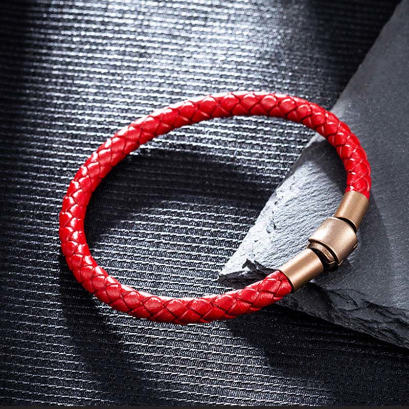 Rotes geflochtenes Leder Armband Vintage mit Magnetverschluss Nahaufnahme