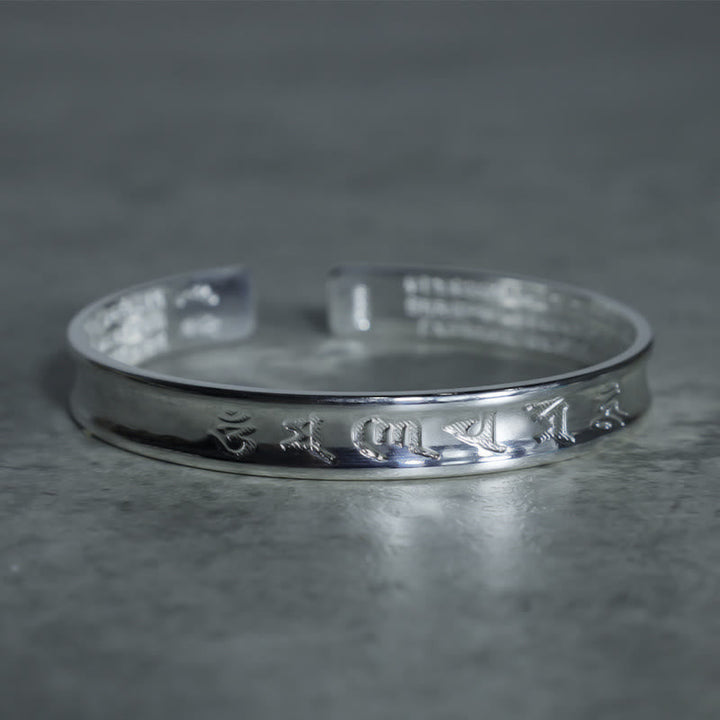 Armband Tibet Mantra Weiß Kupfer Silber graviert Flachlage Detail
