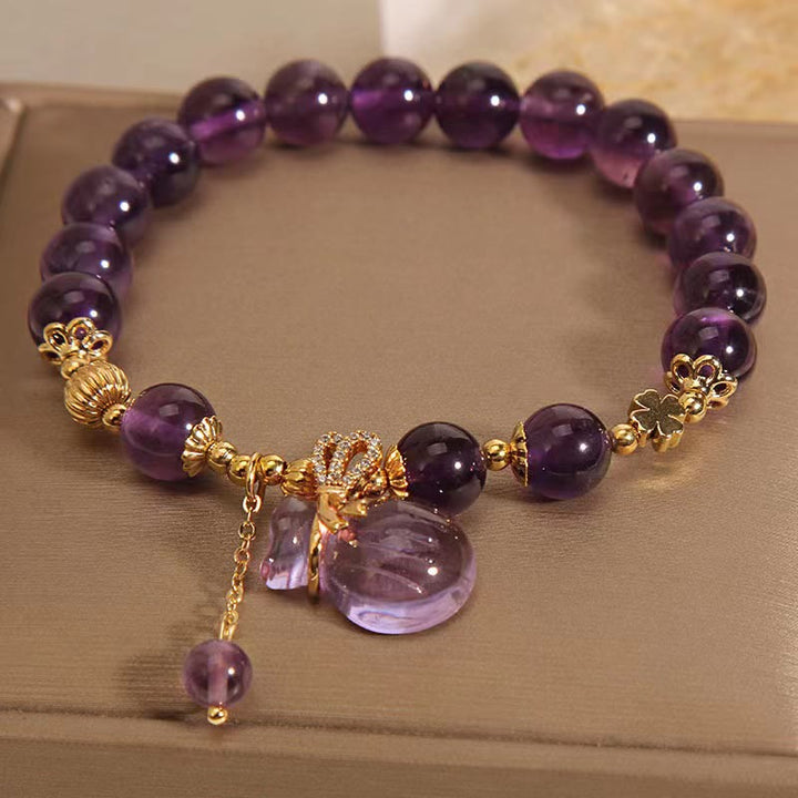 Armband Amethyst Kristall mit goldenen Perlen und Anhänger elegant.