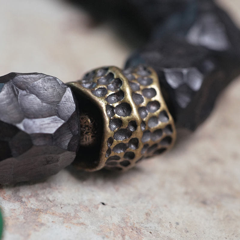 Mala Kupfer Ebenholz Frieden Armband mit strukturiertem Metallelement getragen
