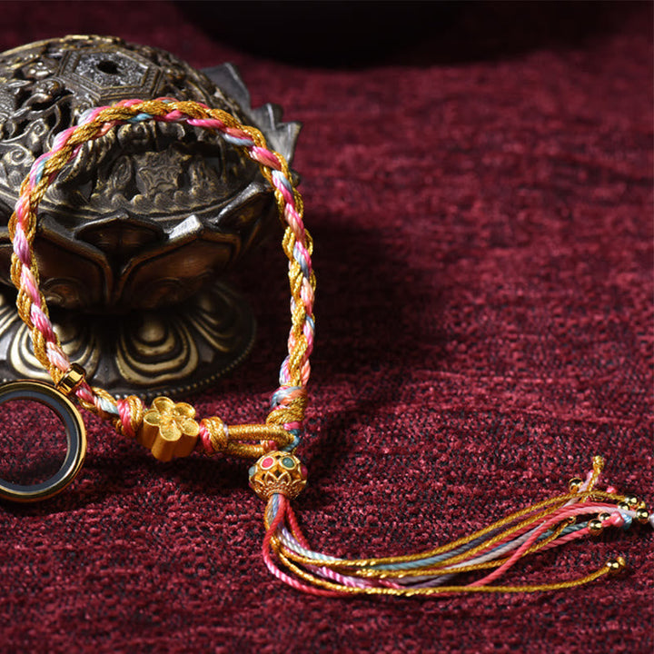 Tibetisches Armband mit bunten Schnüren und goldenen Perlen Glücksbringer