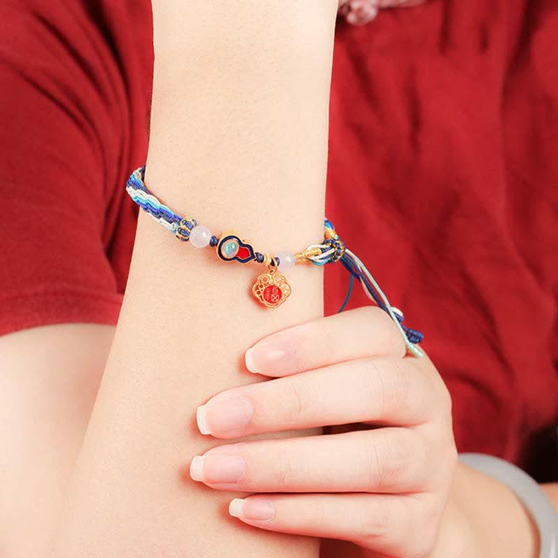 Armband 925 Silber – Segen Stärke mit roten Steinen elastisch getragen