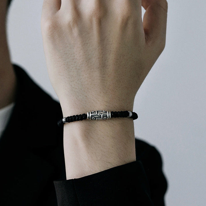 Schwarzes Armband 925 Silber am Handgelenk getragen Naturstein elegant