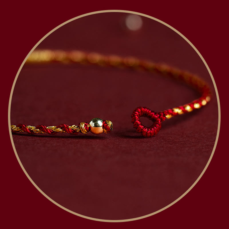 Rotes geflochtenes Armband mit Knoten und goldenen Perlen Glück.