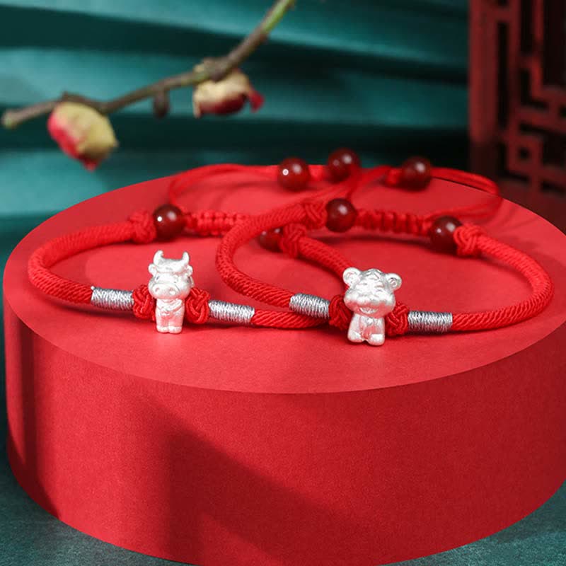 Rotes Armband 925 Silber Chinesisches Tierkreis Glück Stärke Flatlays