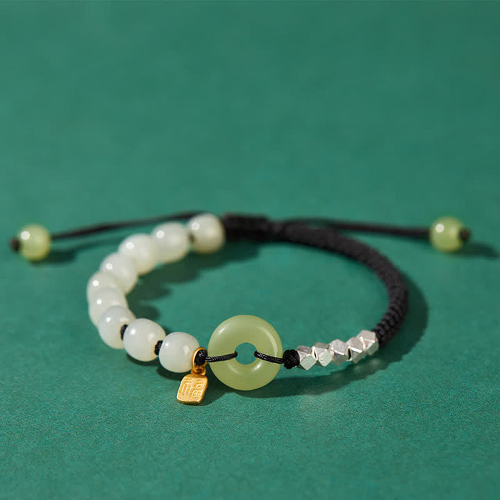 Jade Armband mit weißen Perlen grünem Naturstein elegantes Design
