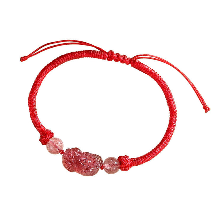 Rotes Armband mit Erdbeerquarz und Pixiu Perlen elastisch.