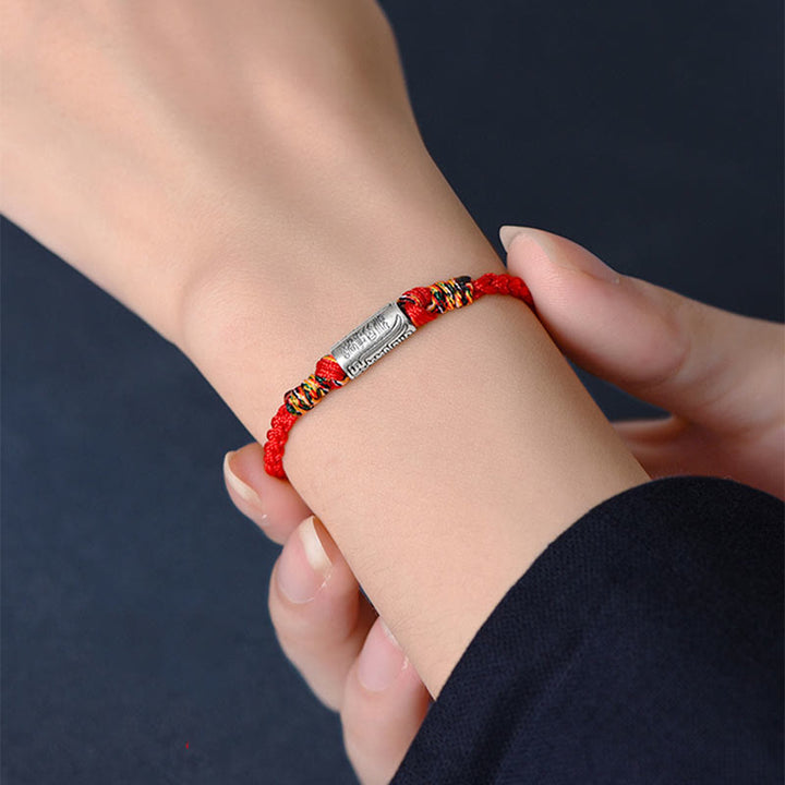 Rotes Armband 925 Silber – Schutz & Stärke am Handgelenk getragen elegante Schnur
