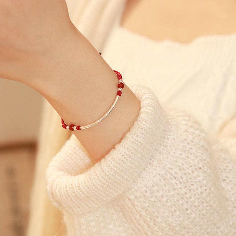 Armband 925 Silber roter Achat am Handgelenk getragen eleganz