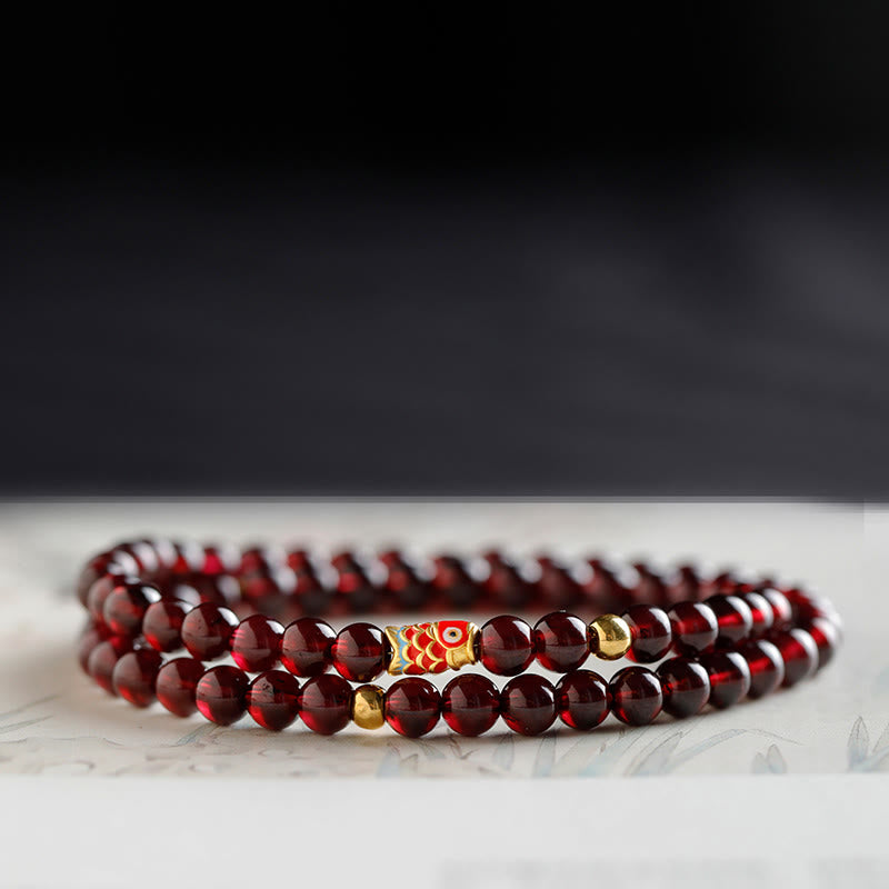 Armband Granat Koi Fisch – Schutz rotes Naturstein elastisch getragen
