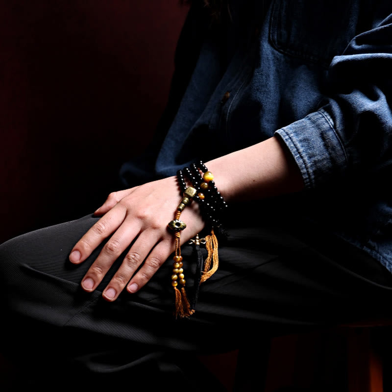 Mala Schwarzer Onyx Tigerauge Armband am Handgelenk getragen Schutz