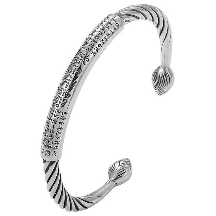 Silbernes Armband Om Mani Padme Hum Herzsutra mit Gravur Nahaufnahme