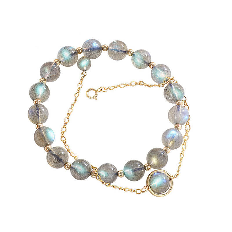 Armband Mondstein mit goldfarbenen Perlen und Kettendetail elegant.