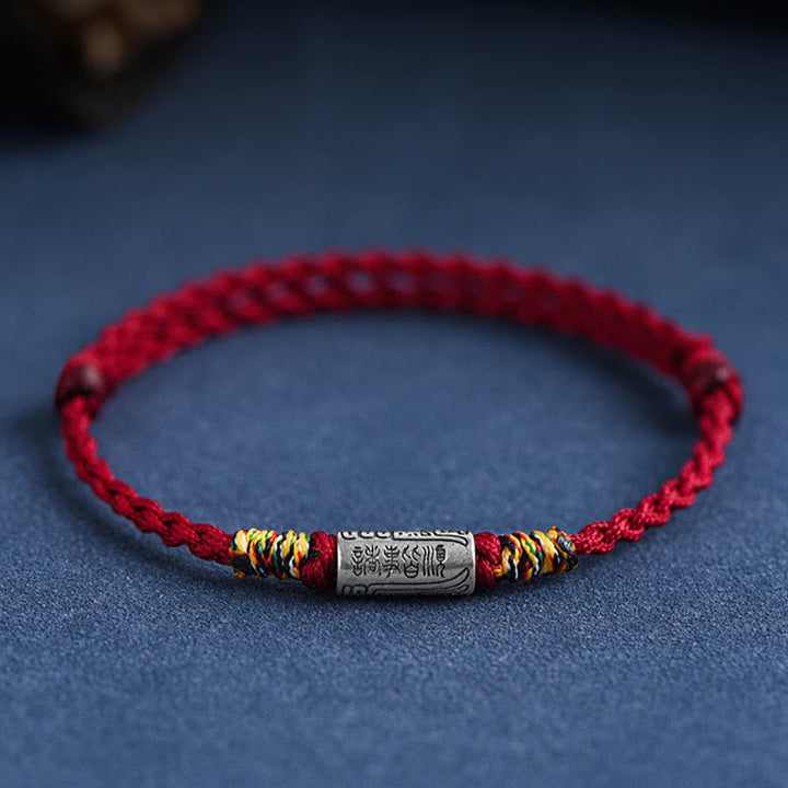 Rotes Armband 925 Silber mit Schutz Stärke Amulett Nahaufnahme