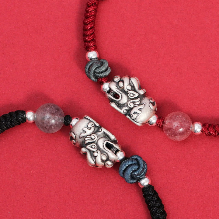 Armband Erdbeerquarz 925 Silber Pixiu elastisch rote Schnur getragen