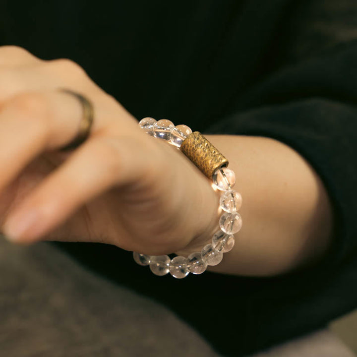 Armband Weißer Kristall – Schutz elastisch am Handgelenk getragen goldener Verschluss
