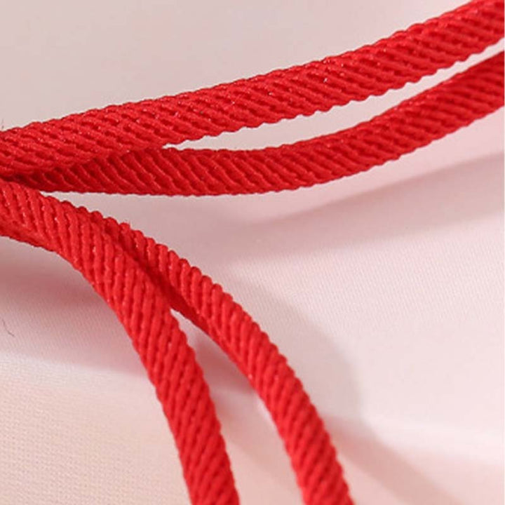 Armband Sterlingsilber Rote Schnur geflochten Detailaufnahme Glücksbringer Schutz Handgelenk