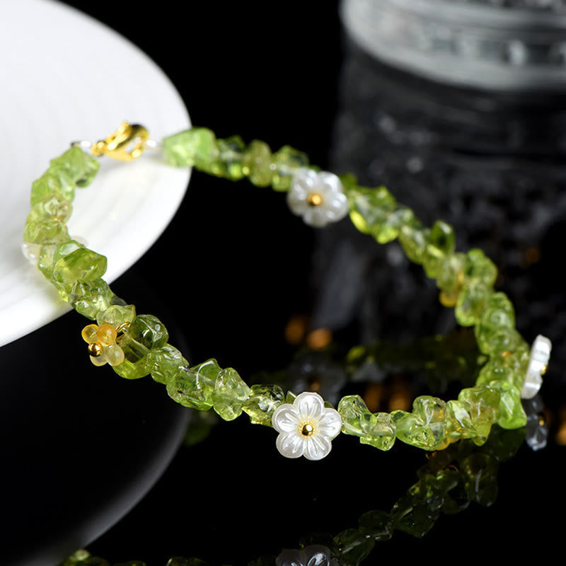 Armband Erdbeerquarz Aquamarin Peridot grüne Steine Blüten Perlmutt Schmuck Handgelenk