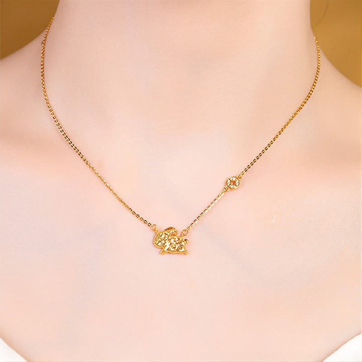 Goldene Anhänger Kette Pferd Münze Chinesischer Zodiak am Hals