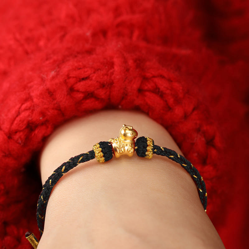 Armband 999 Gold Jahr Des Glück Energie geflochten am Handgelenk getragen