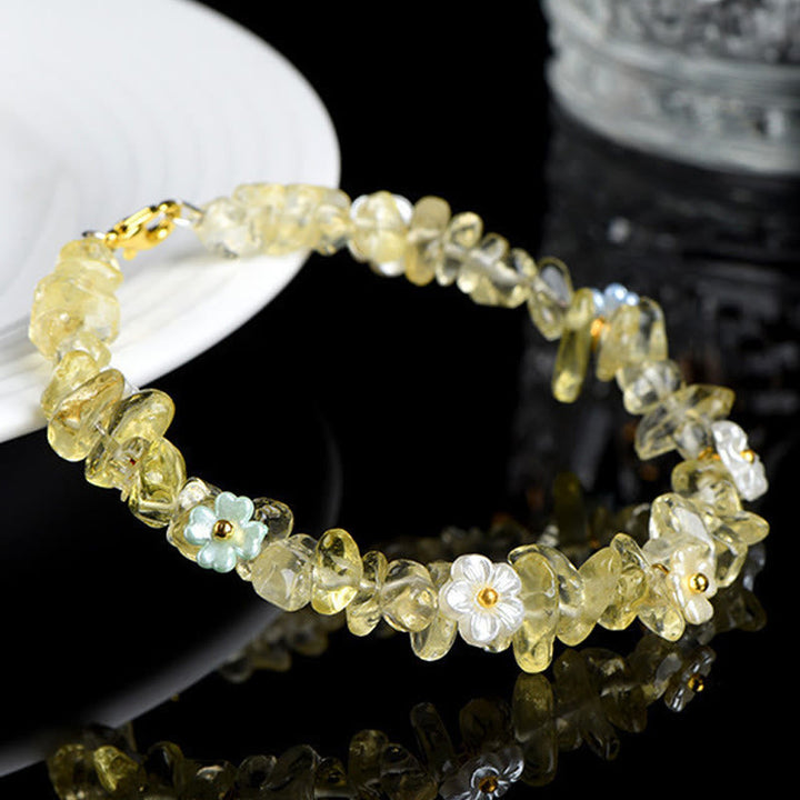 Armband Erdbeerquarz Aquamarin mit Blütenperlen zarter Schmuck am Handgelenk