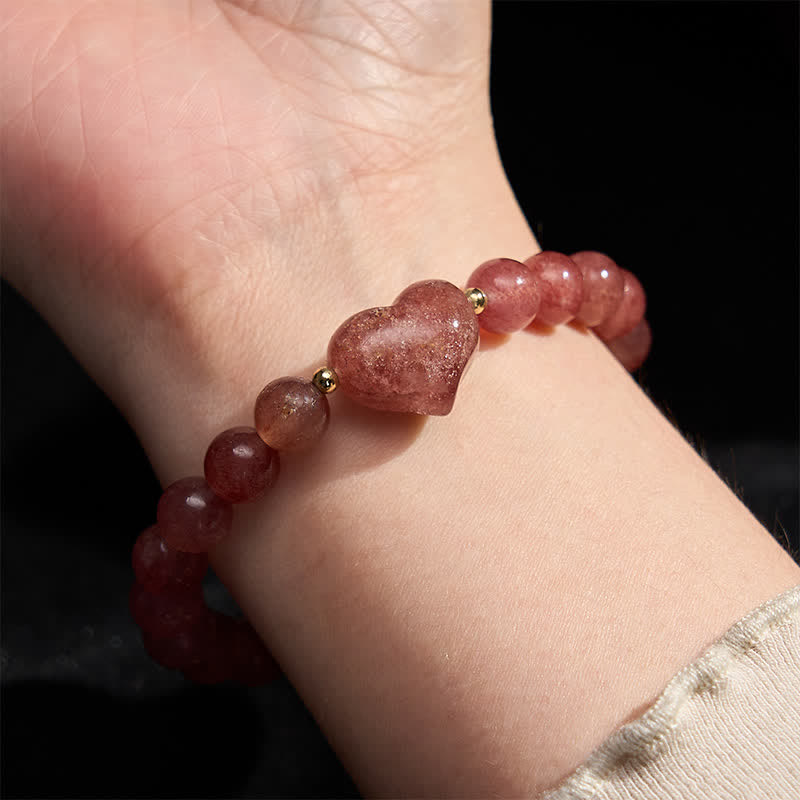 Armband Erdbeerquarz Grüner Aventurin – Liebe Herz Perlen Handgelenk getragen