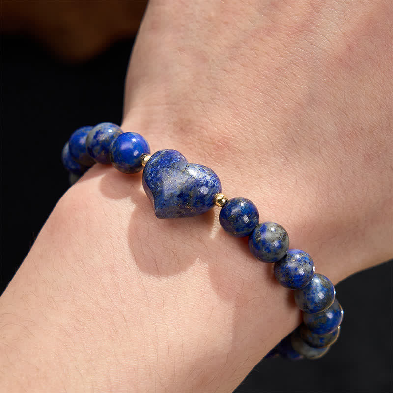 Armband Erdbeerquarz Grüner Aventurin – Liebe Herz Perlen am Handgelenk getragen