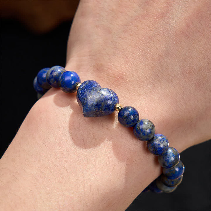 Armband Erdbeerquarz Grüner Aventurin – Liebe Herz Perlen am Handgelenk getragen