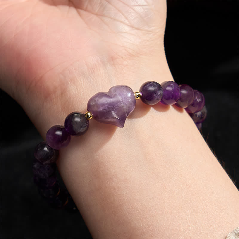 Armband Erdbeerquarz Grüner Aventurin – Liebe Herz Amethyst am Handgelenk getragen