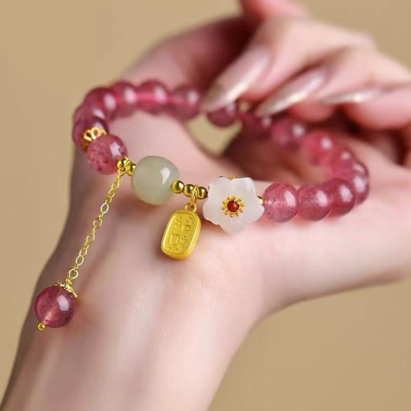 Erdbeerquarz Kristall Armband mit Golddetails und Fu-Zeichen Glücksbringer Heilung
