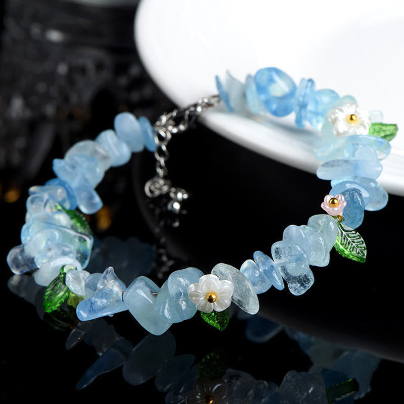 Armband Erdbeerquarz Aquamarin mit Blüten und Blättern zartes Schmuck Handgelenk