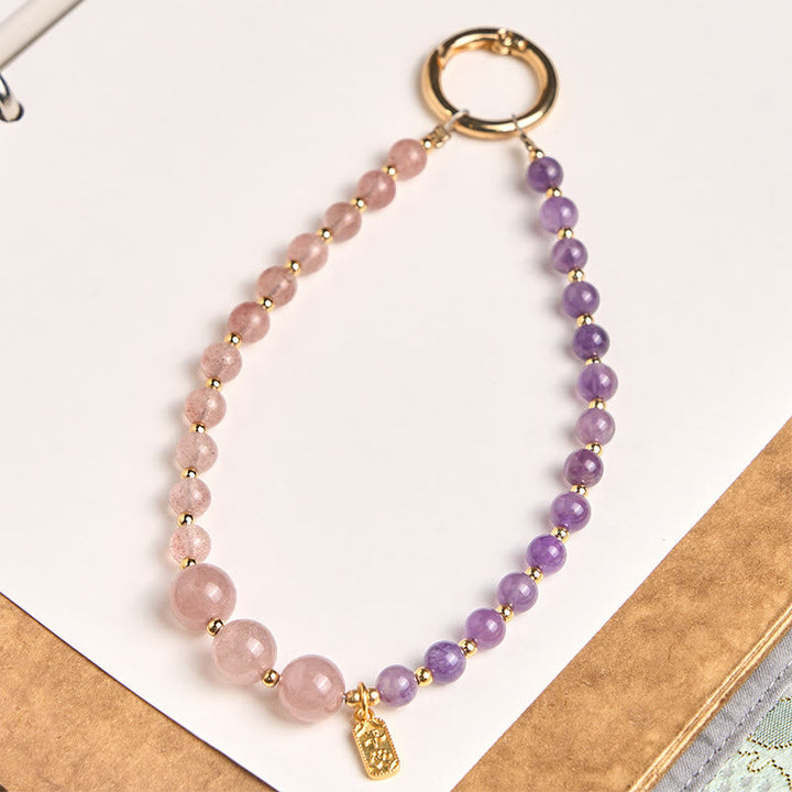 Schlüsselanhänger Erdbeerquarz Amethyst – Glück Perlen Goldring spirituell handgefertigt
