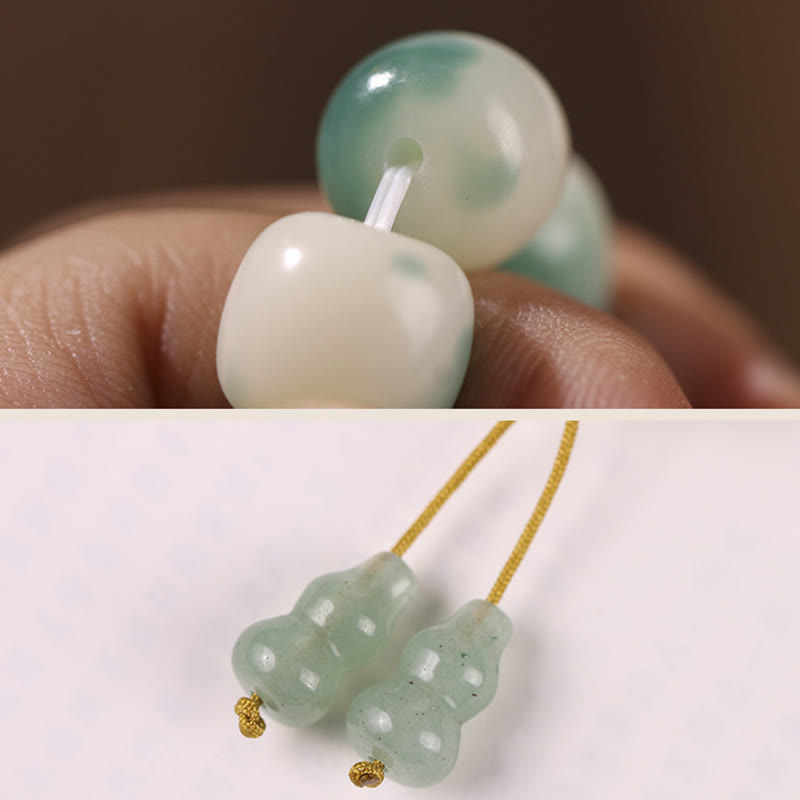 Jade Katzen Armband mit goldenen Perlen Naturstein elastisch.