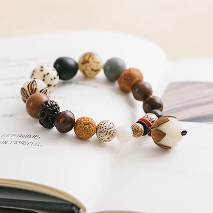 Armband Bodhi Lotus – Frieden mit natürlichen Perlen und Holzdetails