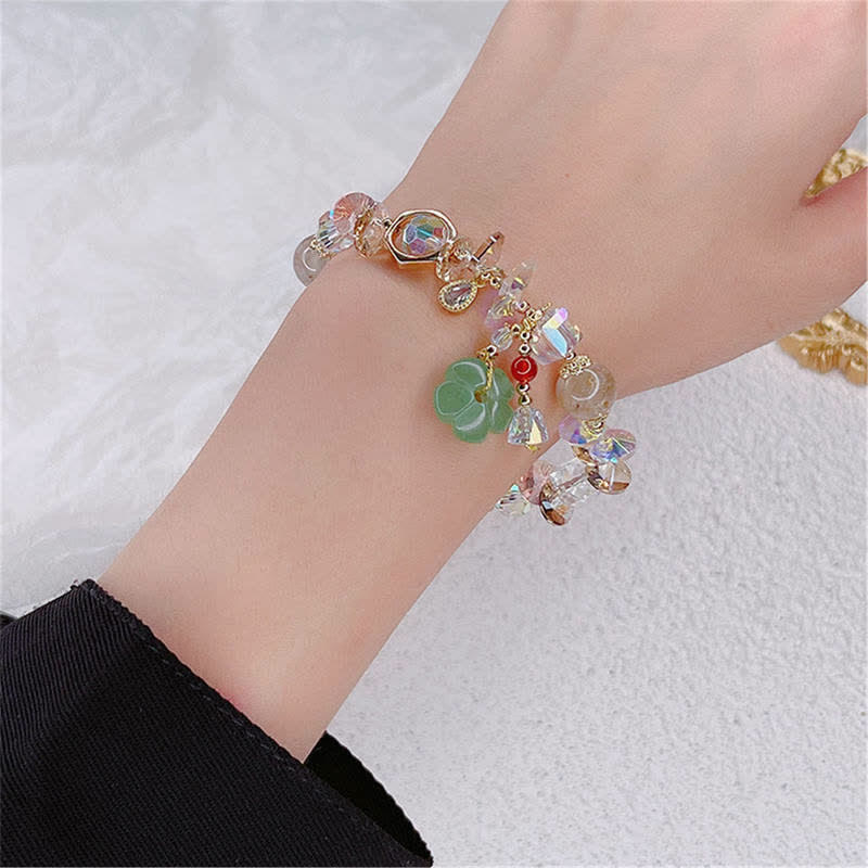 Armband Grüner Aventurin – Glück am Handgelenk mit Kristallperlen getragen