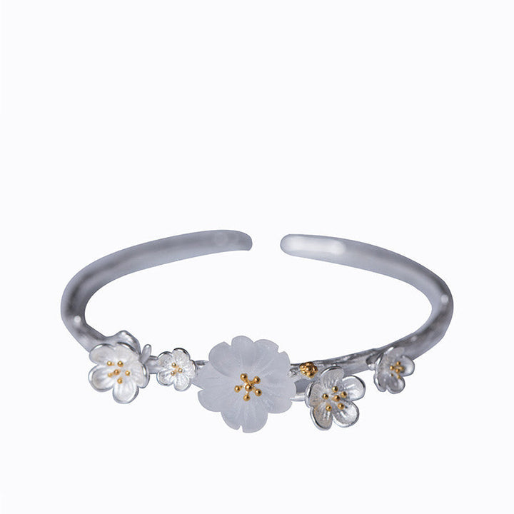 Silber Armband mit Blüten Design, elastisch tragbar, elegant.
